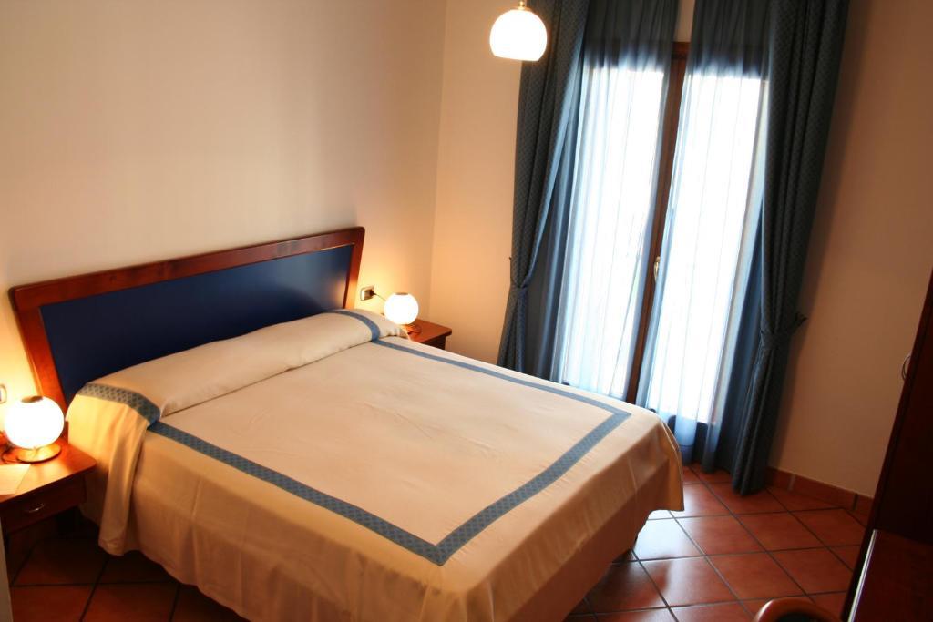 Hotel Locanda Dei Trecento Сапри Стая снимка