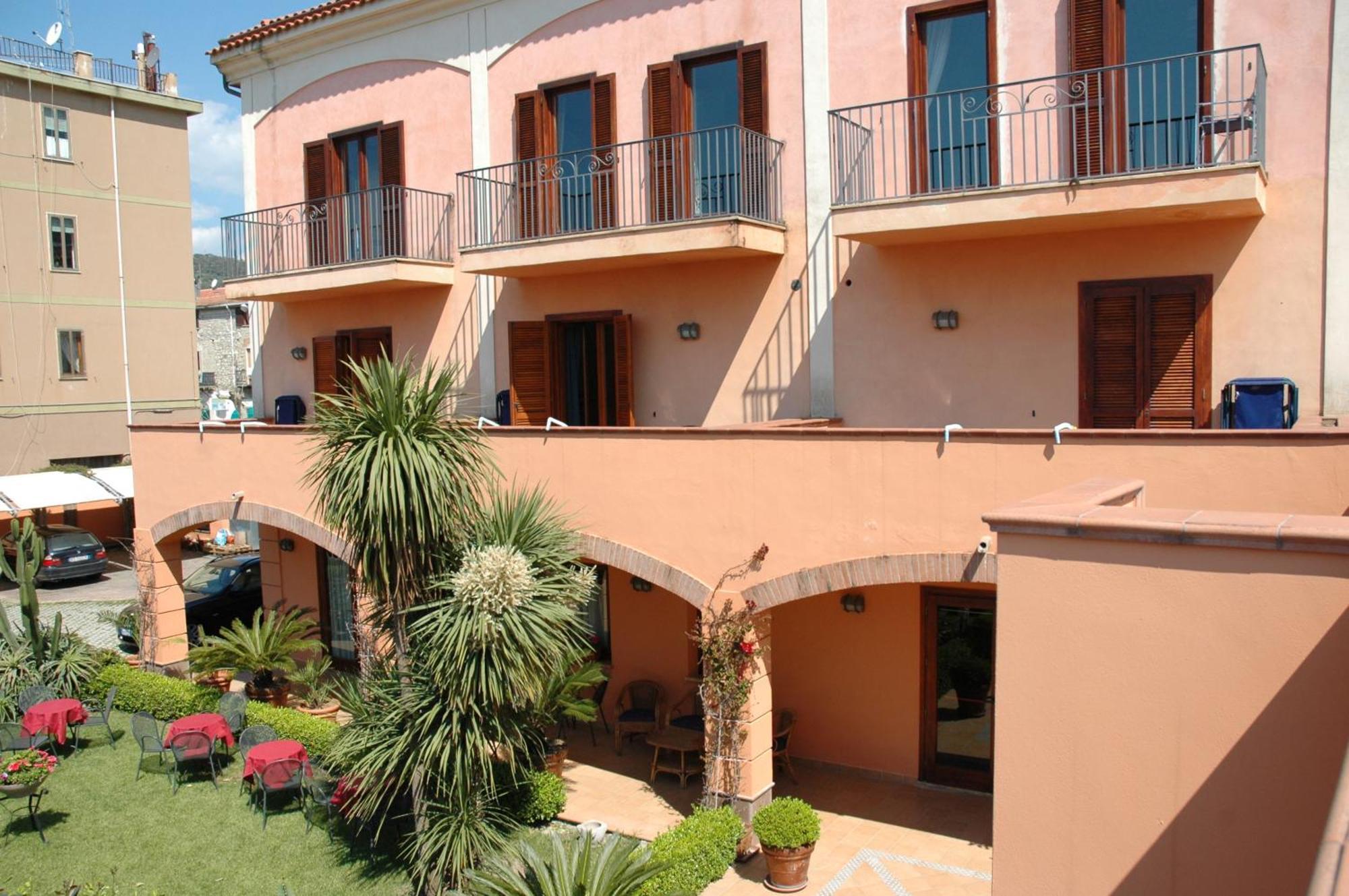 Hotel Locanda Dei Trecento Сапри Екстериор снимка