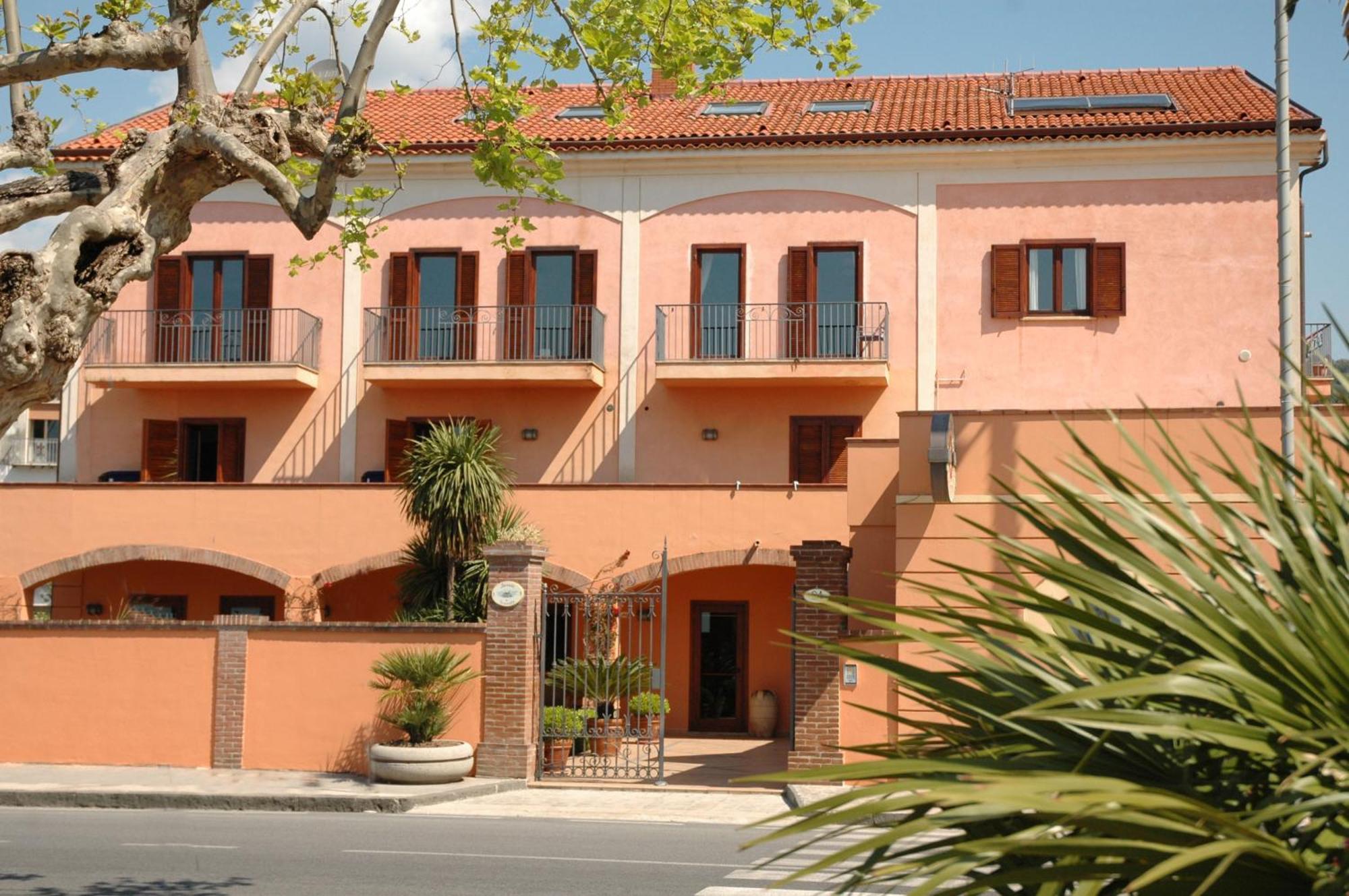Hotel Locanda Dei Trecento Сапри Екстериор снимка