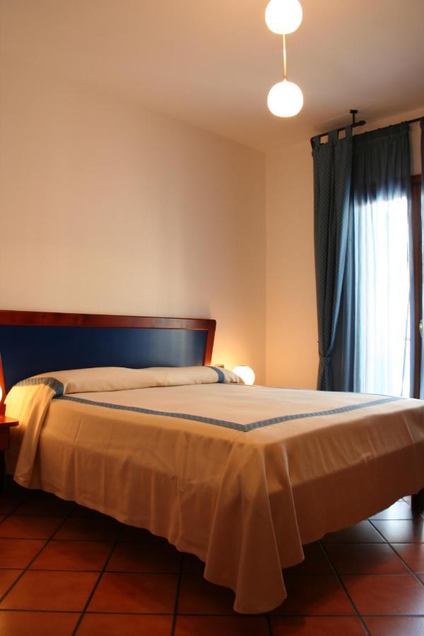Hotel Locanda Dei Trecento Сапри Стая снимка